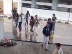 remaja-bekasi-di-atap-gedung.jpg