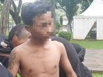 remaja-ikutan-demo-bawa-jimat.jpg