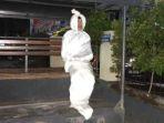 remaja-pura-pura-jadi-pocong-1712020.jpg