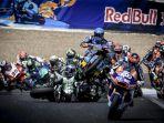 remy-gardner-terjatuh-setelah-high-side-dan-membuat-alex-marquez-serta-dimas-ekky-terjatuh.jpg