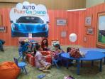 rena-bermain-untuk-anak-anak-selama-pameran-gaikind_20160817_135221.jpg