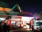 restoran-lombok-idjo-terbakar_1.jpg