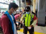 reta-api-indonesia-di-stasiun-pasar-svvv.jpg