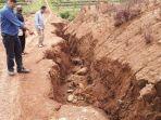 retakan-tanah-disposal-di-desa-citali-kabupaten-sumedang-sabtu.jpg