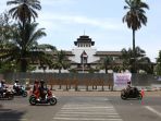 revitalisasi-taman-depan-dan-belakang-gedung-sate_20191008_121409.jpg