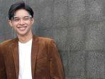 rey-mbayang-trans.jpg