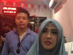 rey-utami-dan-pablo-benua-saat-berjalan-meninggalkan-pn-jakarta-selatan.jpg