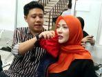 rey-utami-dan-suaminya-di-pn-jaksel-2134.jpg