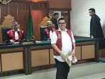 reza-bukan-berada-di-ruang-sidang-pengadilan-negeri-jakarta-barat.jpg