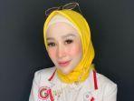 reza-gladys-seorang-dokter-kecantikan.jpg