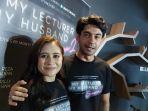 reza-rahadian-dan-prilly-latuconsina-usai-jumpa-pers-web-series-my-lecturer-my-husband.jpg
