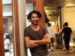 reza-rahadian-di-konpers-teater-perempuan-perempuan-chairil_20170819_162515.jpg