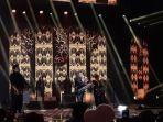 rhoma-irama-di-grand-final-indonesian-idol.jpg