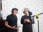 rhoma-irama-kolaborasi-dengan-anisa-rahman-di-lagu-virus-corona_20200508_121659.jpg
