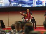 ri-saat-memberikan-kuliah-umum-dv.jpg