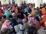 ribuan-anak-khataman-quran-di-masjid-agung-barru_20161011_161129.jpg