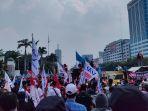 ribuan-buruh-berkumpul-di-f.jpg