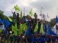 ribuan-buruh-lek.jpg