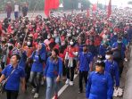 ribuan-buruh-se-jabar-kembali-datangi-gedung-sate_20211130_201107.jpg