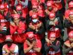ribuan-buruh-turun-kejalan-peringati-may-day-2016_20160503_105851.jpg