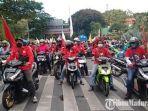 ribuan-demo-omnibus-law-uu-cipta-kerja-berangkat-dari-kebun-binatang-surabaya.jpg