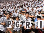 ribuan-guru-hadiri-perayaan-hut-pgri-di-gbk_20151214_112716.jpg