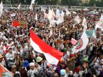 ribuan-guru-honorer-lakukan-aksi-tuntut-pengangkatan-pns_20150915_172248.jpg