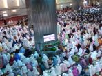 ribuan-jemaah-padati-masjid-istiqlal_20180822_074417.jpg