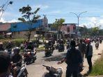 ribuan-kerabat-mengantarkan-jenazah-korban-bentrok-di-sorong.jpg