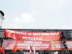 ribuan-massa-aksi-kepung-gedung-dpr_20240822_131444.jpg