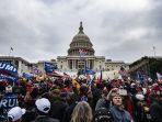 ribuan-pendukung-donald-trump-serbu-gedung-kongres-amerika_20210107_211834.jpg