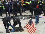 ribuan-pendukung-donald-trump-serbu-gedung-kongres-amerika_20210108_020613.jpg