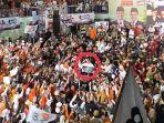 ribuan-pendukung-sambut-kedatangan-capres-anies-baswedan.jpg