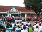 ribuan-pengemudi-taksi-gelar-demo-di-alun-alun-utara_20170218_133522.jpg