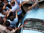 ribuan-pengemudi-tuntut-penghapusan-angkutan-online_20160314_224517.jpg