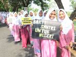 ribuan-santri-longmarch-peringati-hari-santri-nasional_20181022_213018.jpg