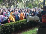 ribuan-warga-antri-untuk-suntik-vaksin-covid-19-di-tangerang_20210629_113557.jpg