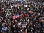 ribuan-warga-as-demo-tolak-aturan-masker-dan-vaksin_20220124_130620.jpg