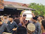 ribuan-warga-iringi-prosesi-pemakaman-buya-syakur.jpg