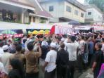 ribuan-warga-mengiringi-jenazah-hm-sani_20160409_132823.jpg