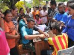 ribuan-warga-pulau-letti-berobat-ke-posko-bansos-tni_20160212_153239.jpg