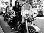 richard-fortus-harley-davidson-v-rod.jpg