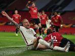 rick-karsdorp-mengajukan-banding-setelah-paul-pogba-kanan-melakukan-hand-ball.jpg