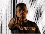 ricky-kambuaya-resmi-diperkenalkan-dewa-united.jpg