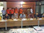 rickynaldo-chairul-tengah-saat-merilis-kasus-1.jpg