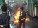 ricuh-demo-kasus-tambang-di-kejati-sultra.jpg