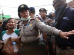 ricuh-pembongkaran-pasar-ikan-luar-batang_20160411_175605.jpg
