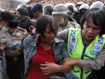 ricuh-pembongkaran-pasar-ikan-luar-batang_20160411_175655.jpg