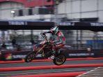 rider-internasional-germain-vincenot-saat-sesi-kualifikasi-supermoto.jpg