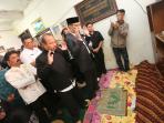 ridwal-kamil-melayat-tatang-wiganda_20160823_100915.jpg